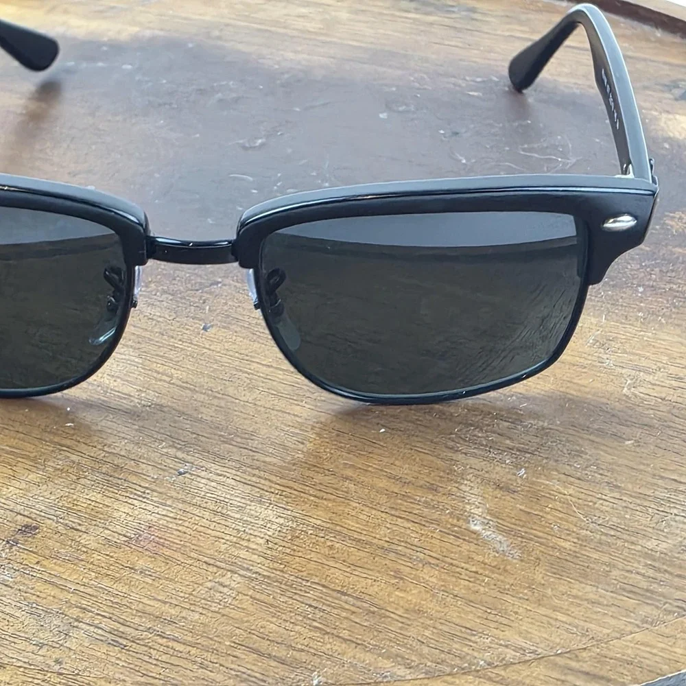 Ray-Ban RB 4190 Sunglasses Mens 52-19-145 Black Green Tinted Square Italy 877